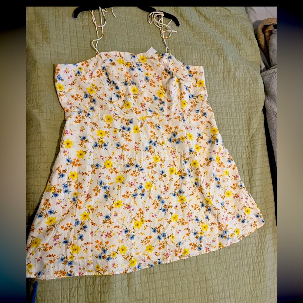 NWT, Old Navy Fit & Flare Tie-Strap Linen-Blend Floral
Mini Dress - Size 3X - Picture 5 of 12